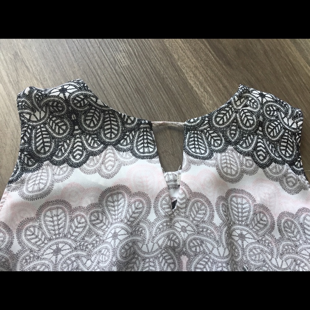 Women’s Light Pink, Gray, & Black Tank Top Size M - Picture 4 of 8